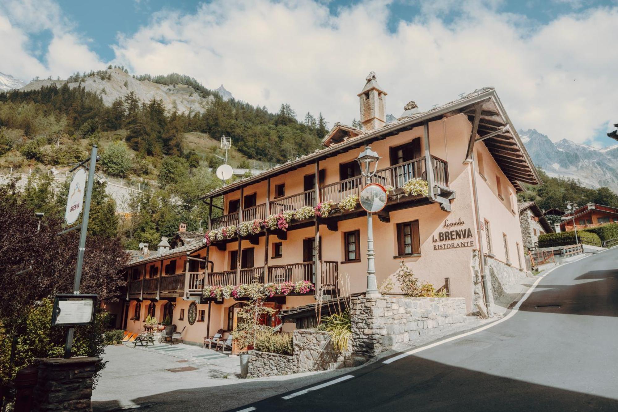 Locanda La Brenva - Estella Hotel Collection & Experience กูร์มาเยอร์ ภายนอก รูปภาพ